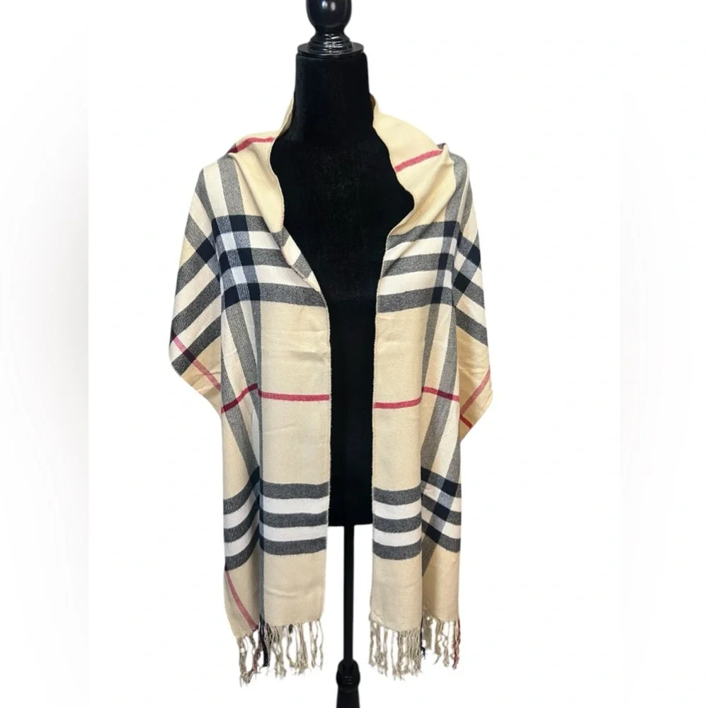 Burberry Soft Scarf in Excellent Condition - Picture 4 of 8